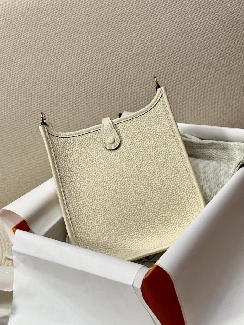 Hermès Mini Evelyne 16 Taurillon Clemence Nata Gold Hardware - Image 3