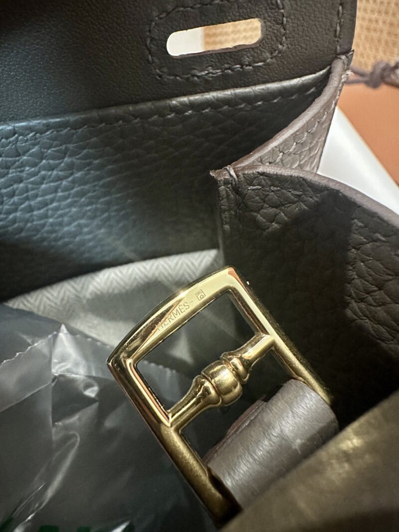 Hermès Halzan 25 Taurillon Clemence & Swift Etain Gold Hardware - Image 8