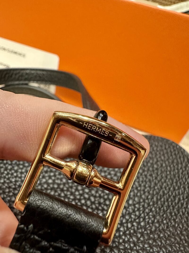 Hermès Halzan 25 Taurillon Clemence & Swift Noir Gold Hardware - Image 15