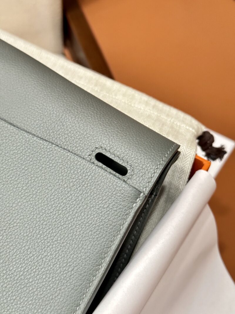 Hermès Halzan 31 Evercolor Vert Amande Gold Hardware - Image 4