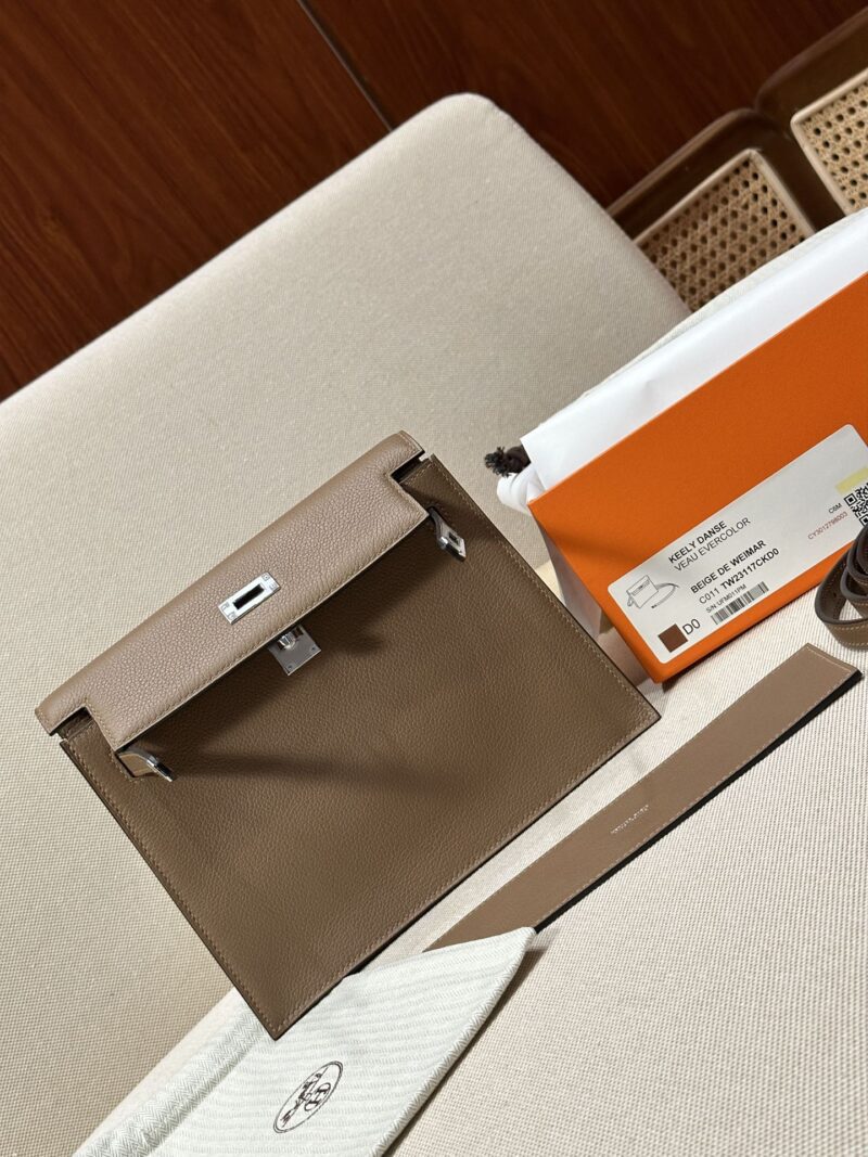 Hermès Kelly Danse 22 Evercolor Beige Weimer Silver Hardware - Image 4