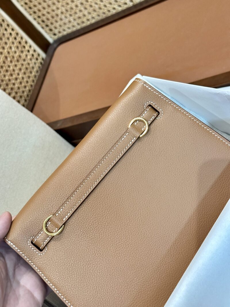 Hermès Kelly Danse 22 Evercolor Gold Gold Hardware - Image 8