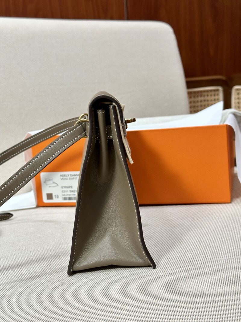 Hermès Kelly Danse 22 Swift Etoupe Gold Hardware - Image 5