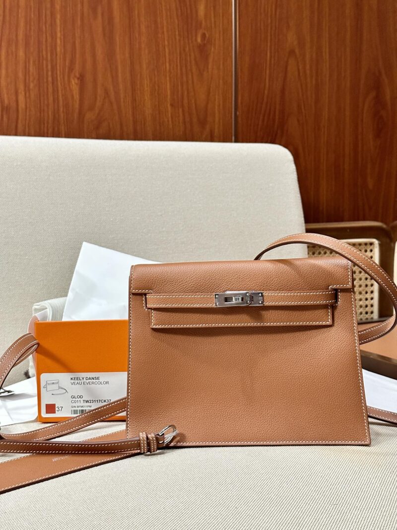 Hermès Kelly Danse 37 Evercolor Gold Silver Hardware - Image 3