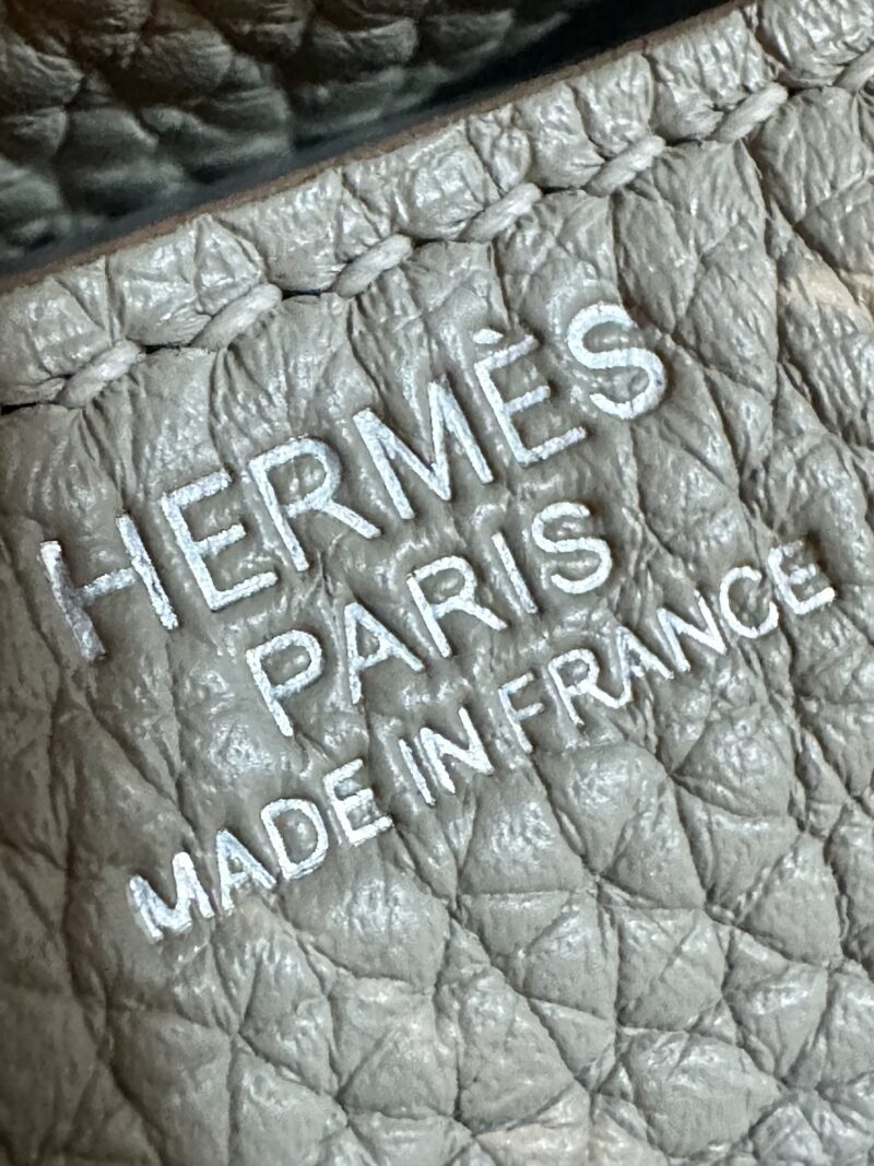Hermès Lindy 26 Taurillon Clemence Beton Silver Hardware - Image 4