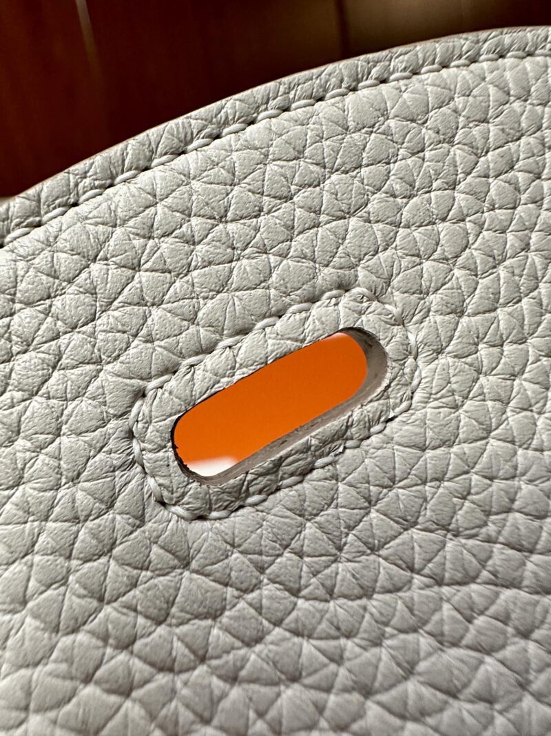 Hermès Lindy 26 Taurillon Clemence Craie Gold Hardware - Image 9