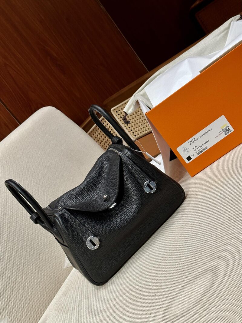 Hermès Lindy 26 Taurillon Clemence Noir Gold Hardware - Image 3