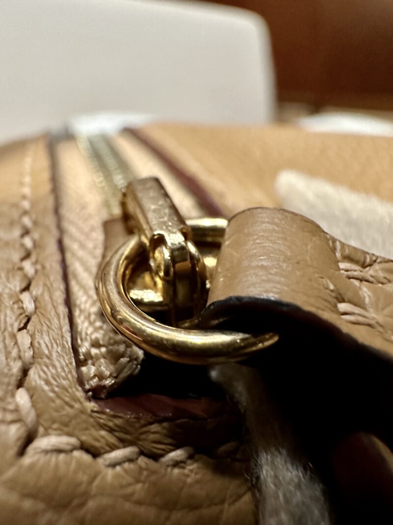Hermès Mini Lindy 20 Taurillon Clemence Biscuit Gold Hardware - Image 9