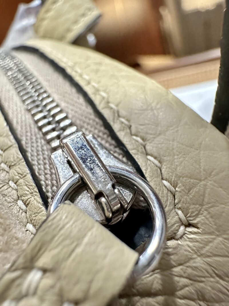 Hermès Mini Lindy 20 Taurillon Clemence Gris Trench Silver Hardware - Image 18