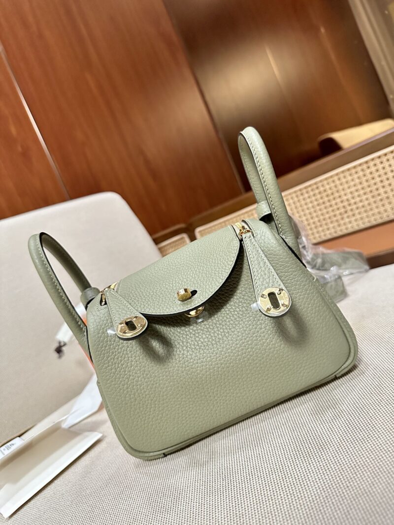 Hermès Mini Lindy 20 Taurillon Clemence Sauge Gold Hardware - Image 6