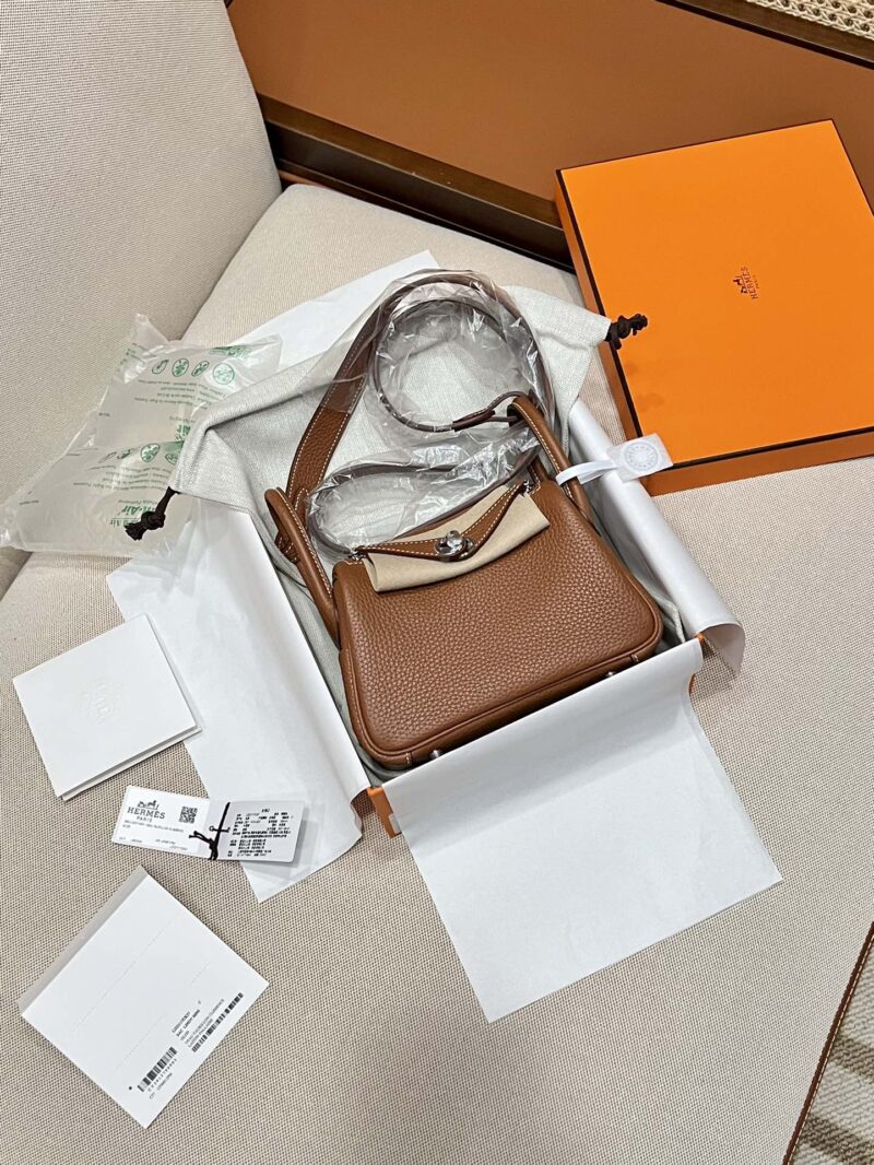 Hermès Mini Lindy 20 Taurillon Clemence Gold Gold Hardware - Image 2