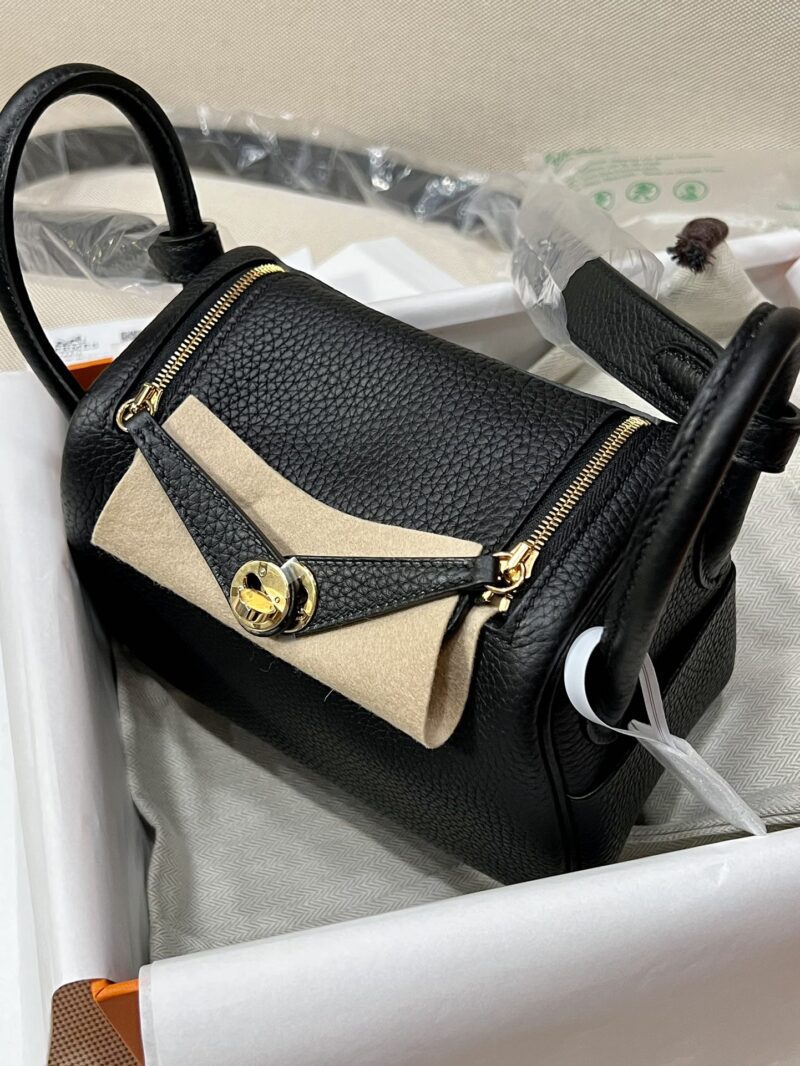 Hermès Mini Lindy 20 Taurillon Clemence Noir Gold Hardware - Image 4
