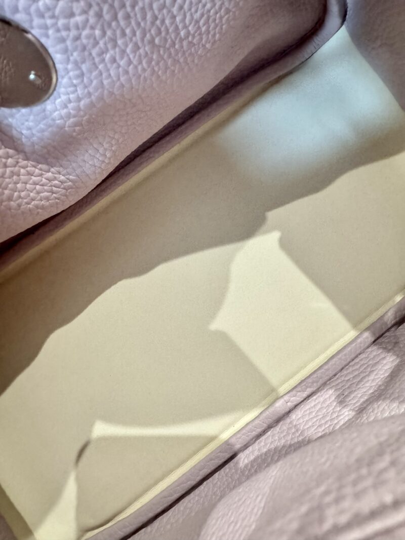 Hermès Lindy 26 Taurillon Clemence Mauve Pale & Nata Silver Hardware - Image 6