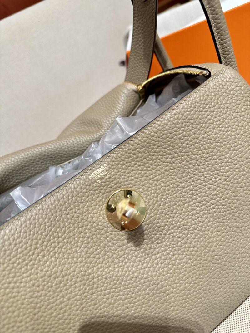 Hermès Lindy 26 Taurillon Clemence Beige Marfa Gold Hardware - Image 9