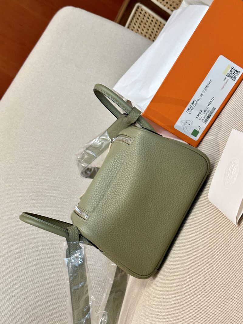 Hermès Mini Lindy 19 Clemence Sauge Silver Hardware - Image 5