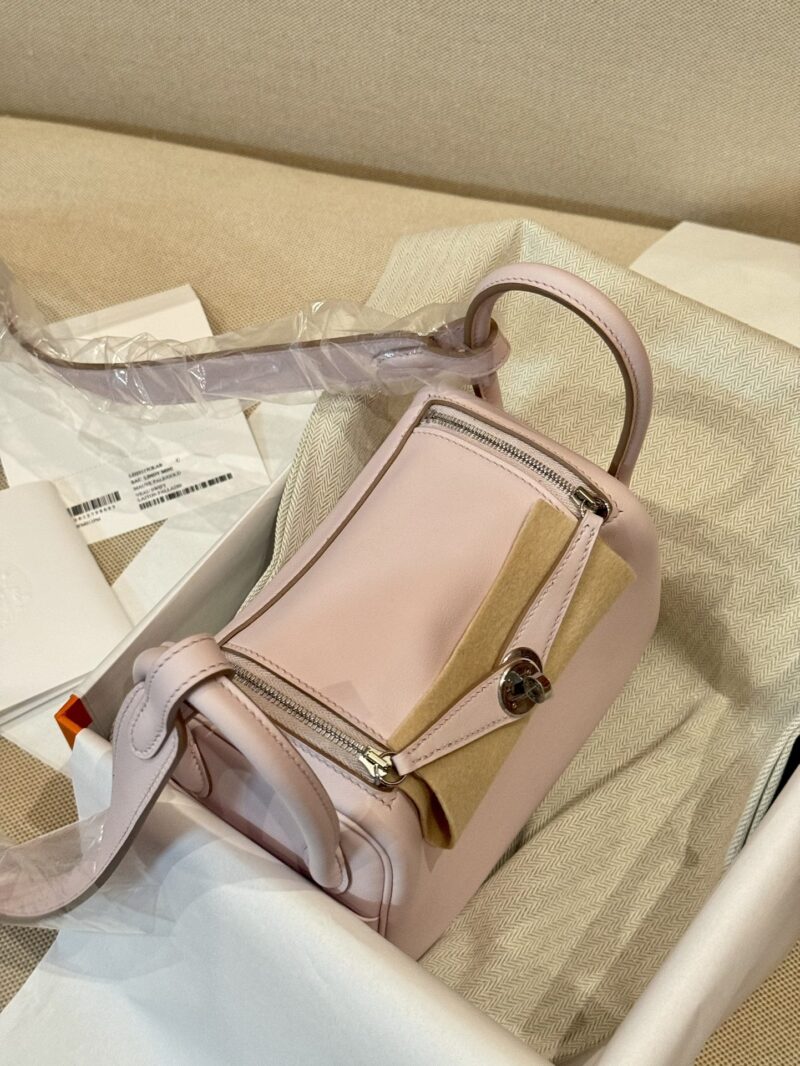 Hermès Mini Lindy 19 Swift Mauve Pale & Gold Gold Hardware - Image 3