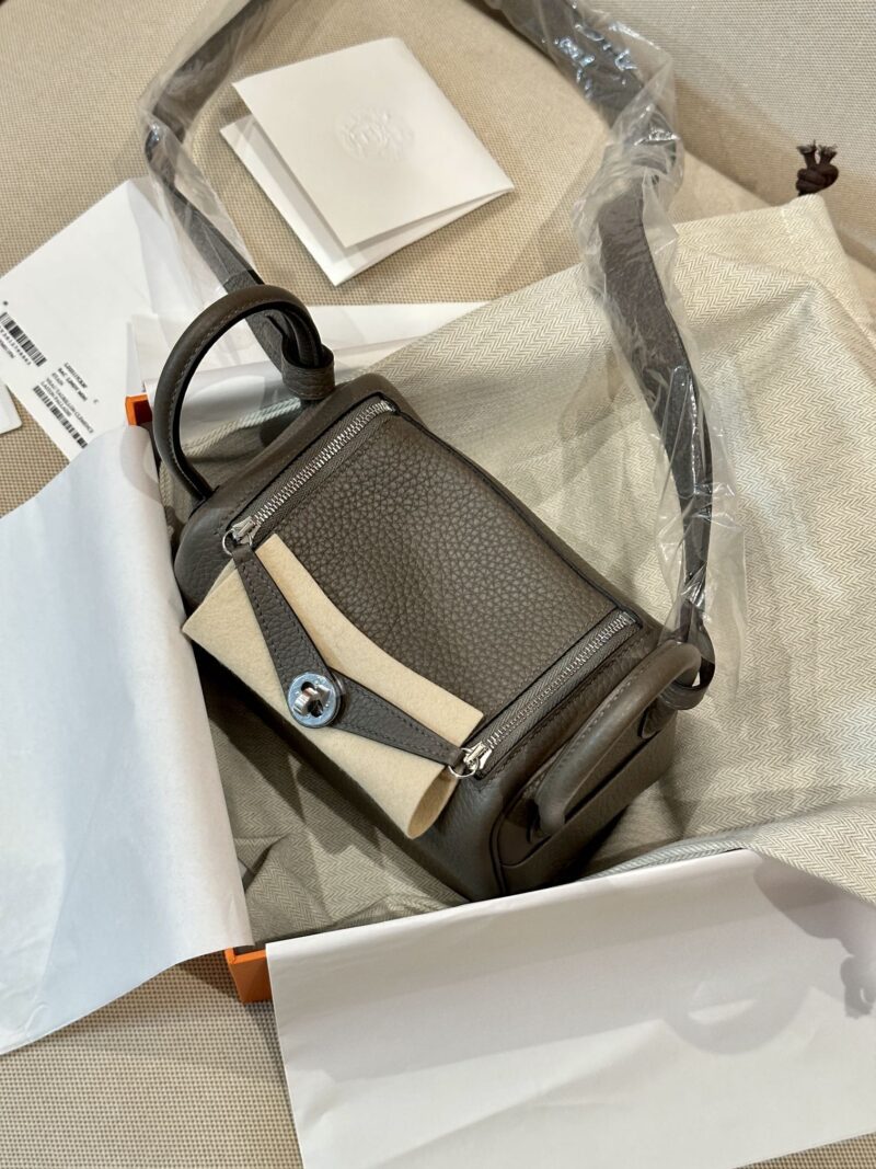 Hermès Mini Lindy 19 Taurillon Clemence Etain Silver Hardware - Image 3