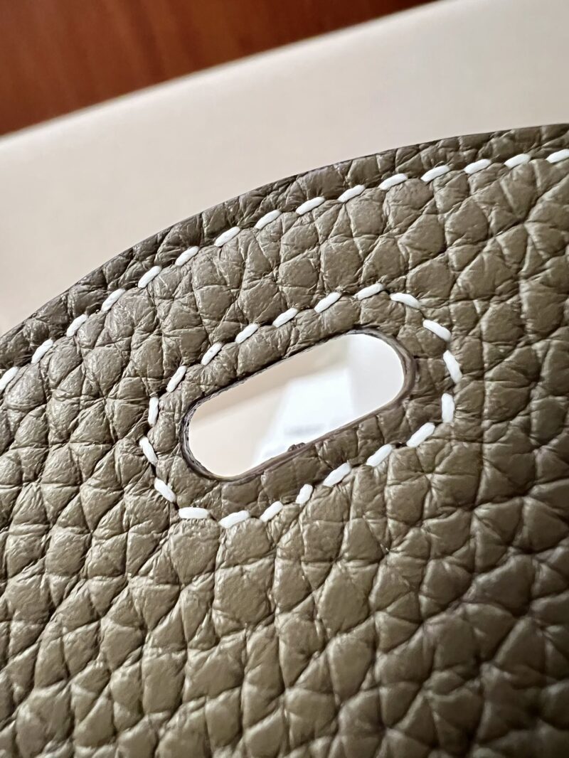 Hermès Mini Lindy 20 Taurillon Clemence Etoupe Gold Hardware - Image 8