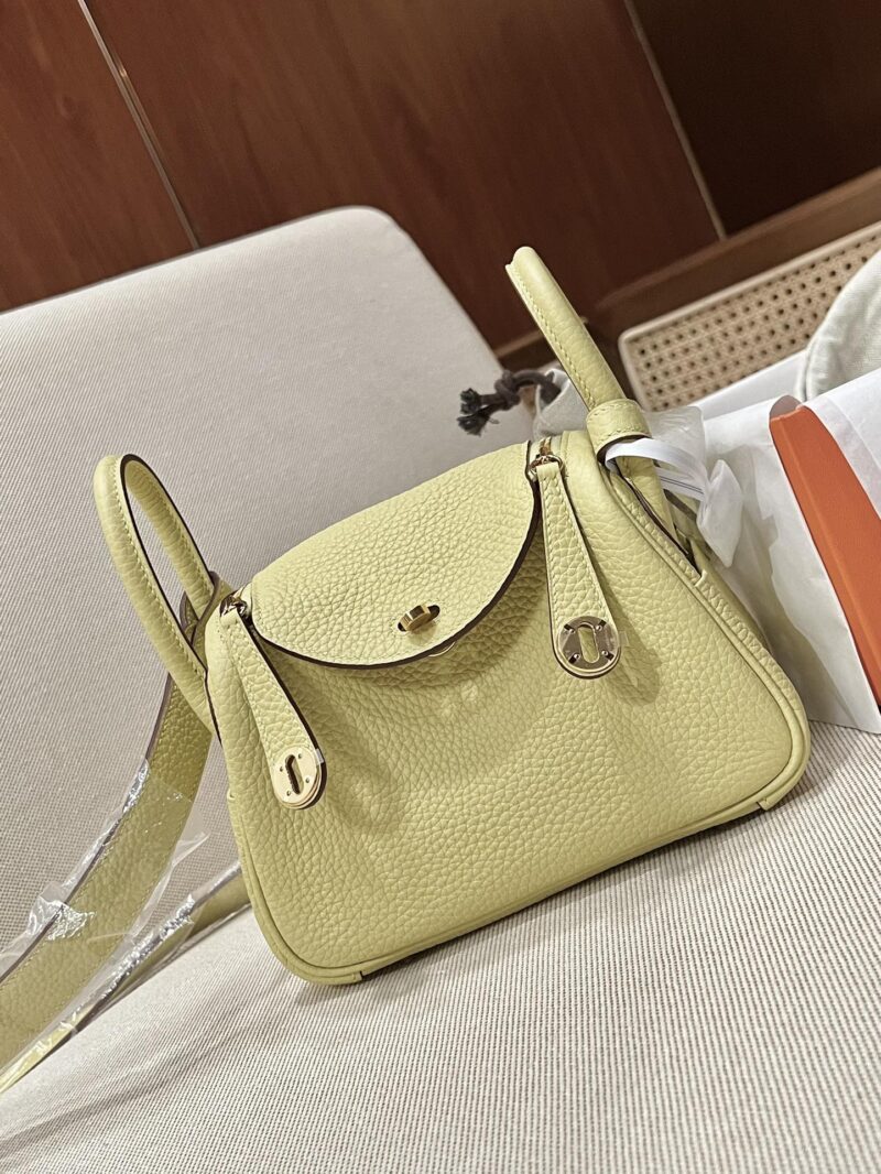 Hermès Mini Lindy 20 Taurillon Clemence Jaune Poussin & Nata Gold Hardware - Image 3