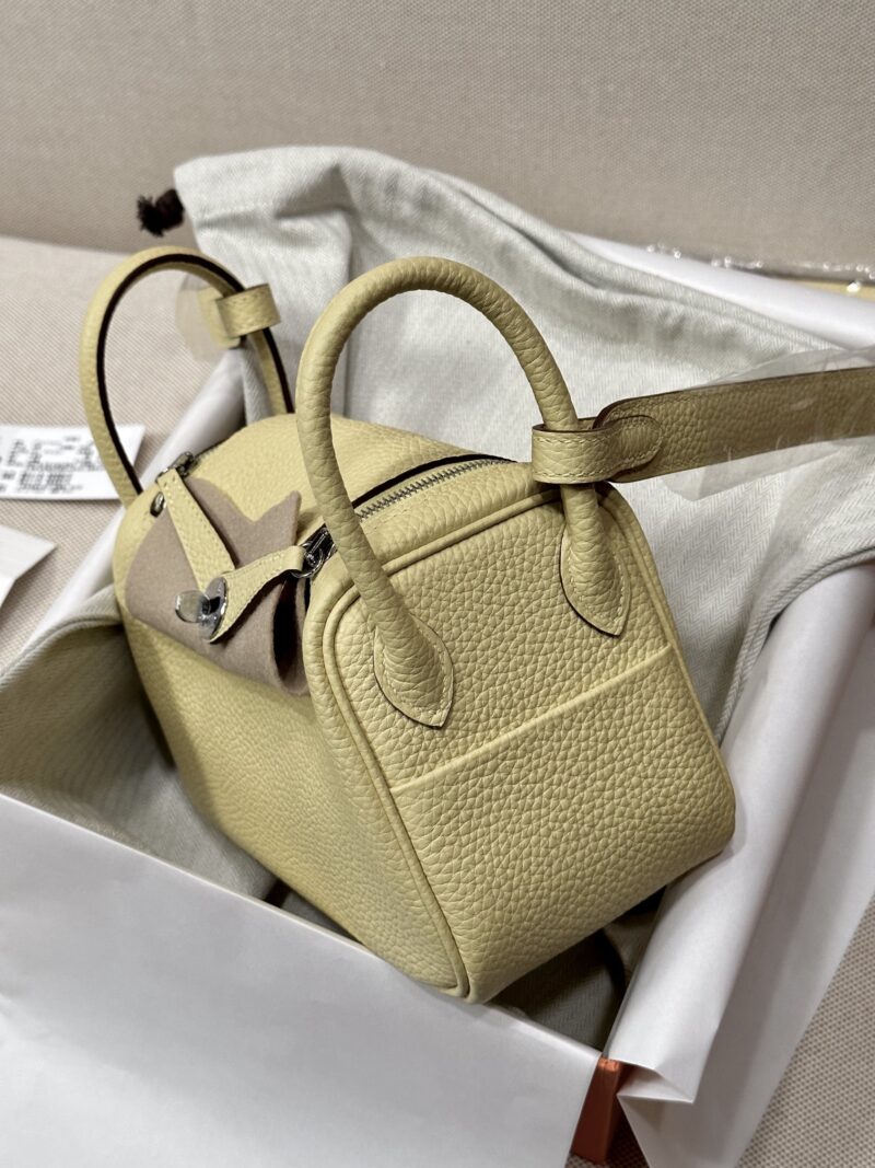 Hermès Mini Lindy 20 Taurillon Clemence Jaune Poussin & Nata Silver Hardware - Image 4