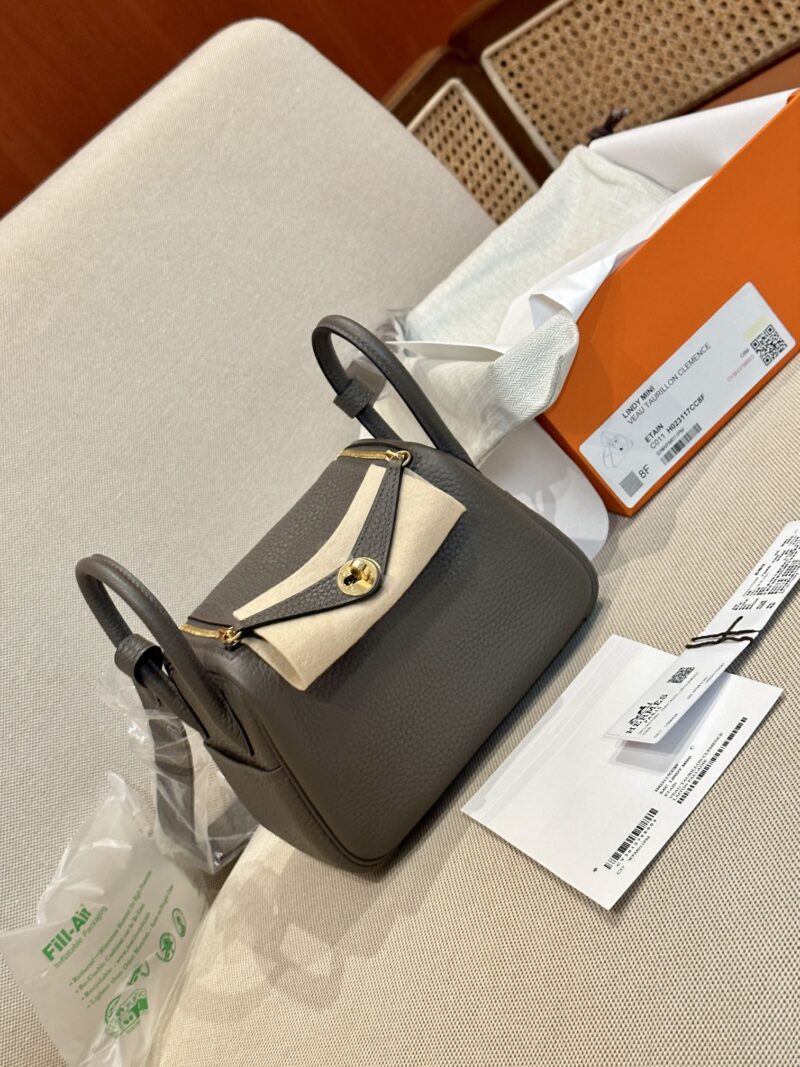 Hermès Mini Lindy 20 Taurillon Clemence Etain Gold Hardware - Image 2