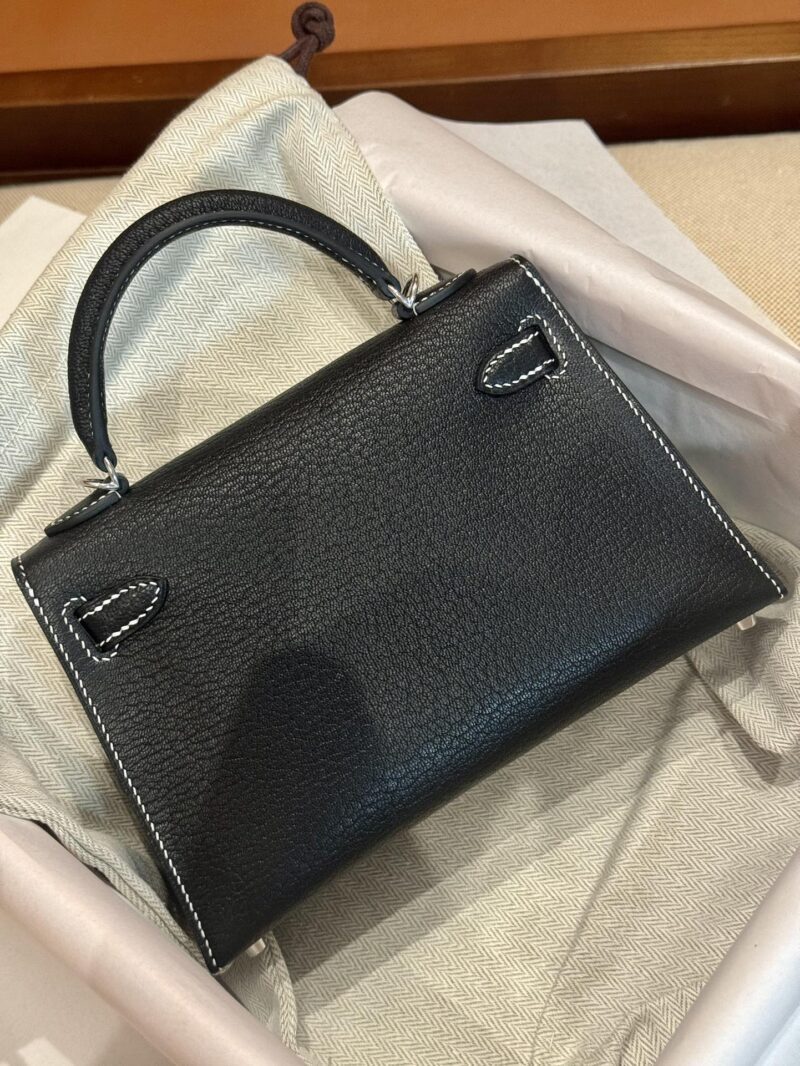 Hermès Mini Kelly 19 Chevre Noir & Gold Gold Hardware - Image 8