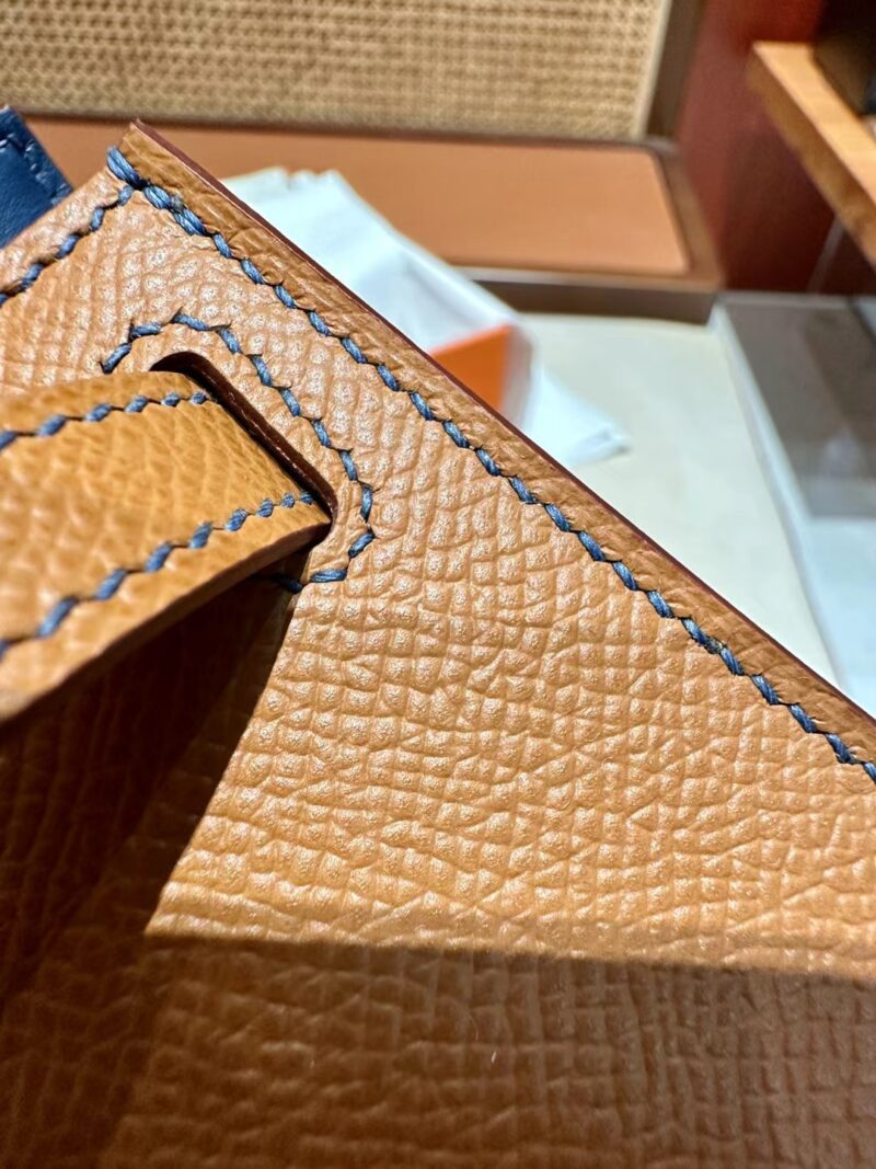 Hermès Mini Kelly 19 Gold & Deep Blue Gold Hardware - Image 11