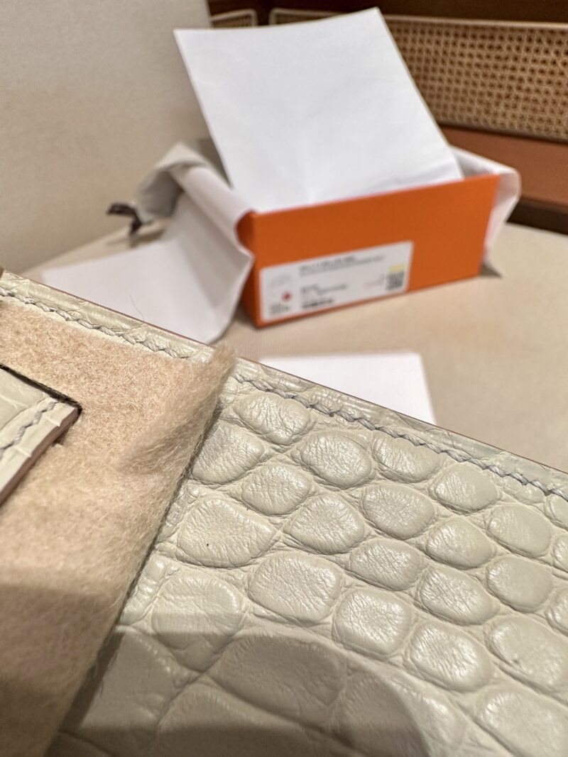 Hermès Mini Kelly 19 Matte Alligator Beton Gold Hardware - Image 10