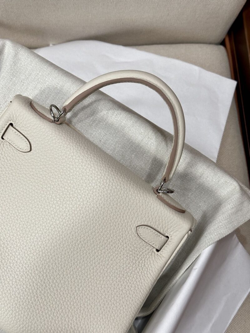 Hermès Kelly 25 Clemence Craie Silver Hardware - Image 7
