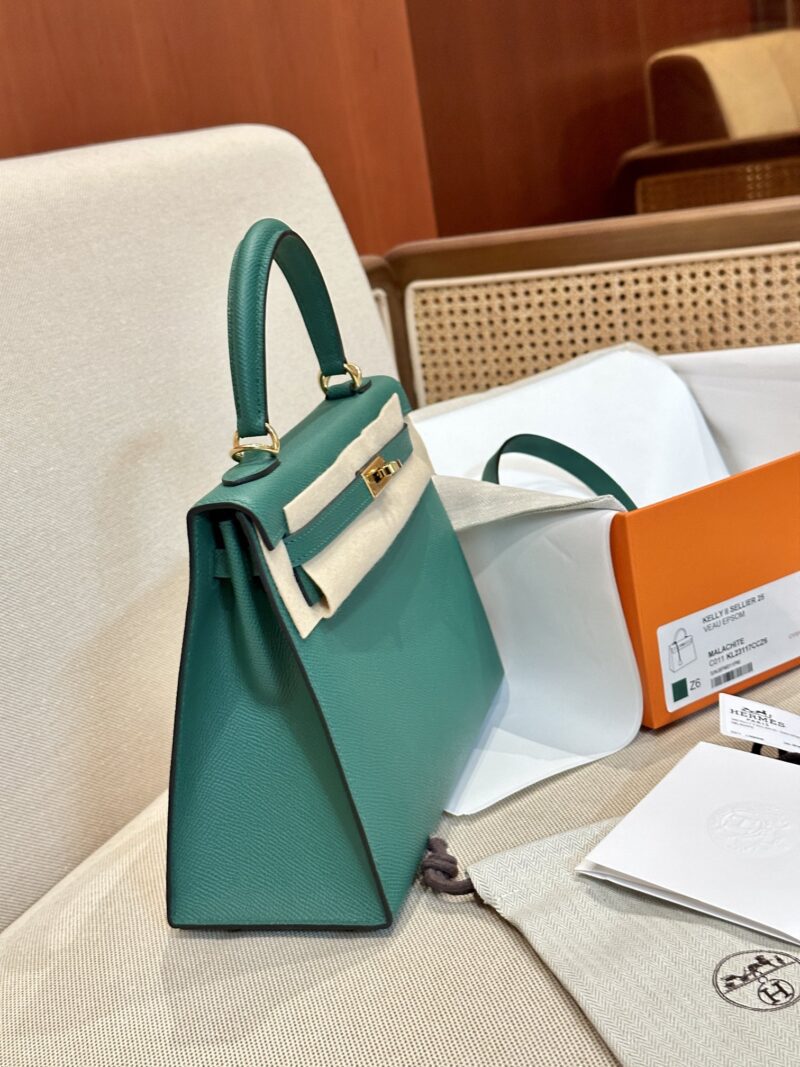 Hermès Kelly 25 Epsom Vert Gold Hardware - Image 4