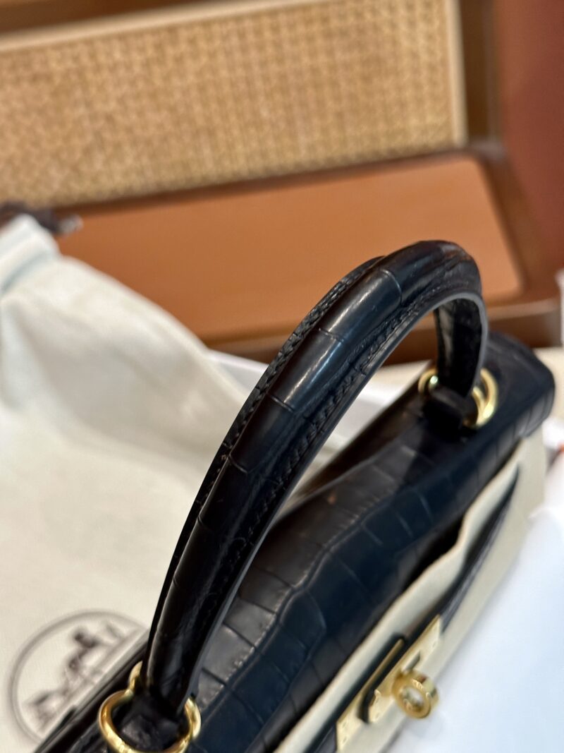 Hermès Kelly 25 Matte Crocodile Noir Gold Hardware - Image 20