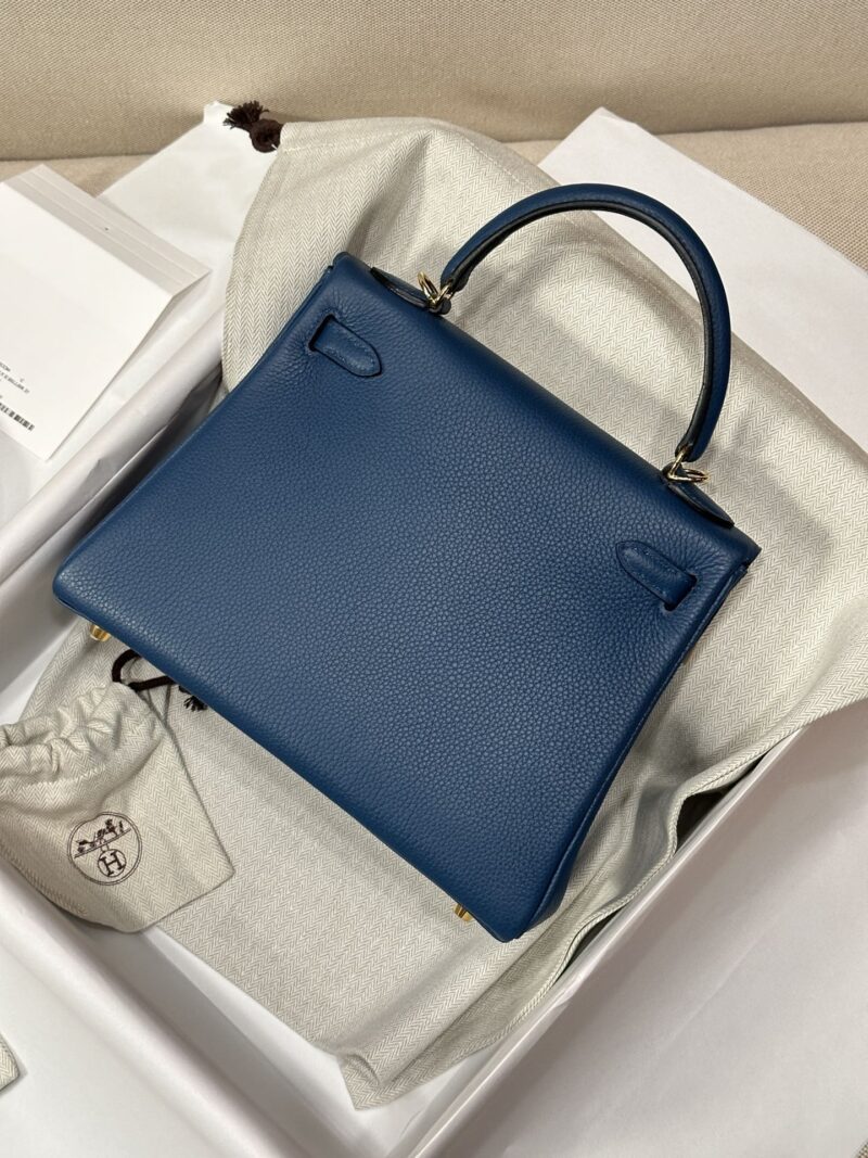 Hermès Kelly 25 Togo Blue Gold Hardware - Image 5
