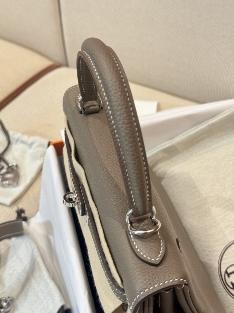 Hermès Kelly 25 Togo Etoupe Silver Hardware - Image 3