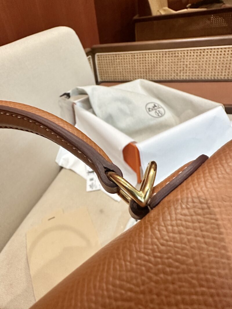 Hermès Kelly 25 Epsom Gold Gold Hardware - Image 12