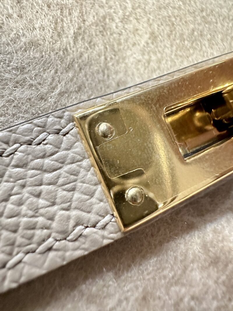 Hermès Kelly 25 Epsom Trench Gold Hardware - Image 15