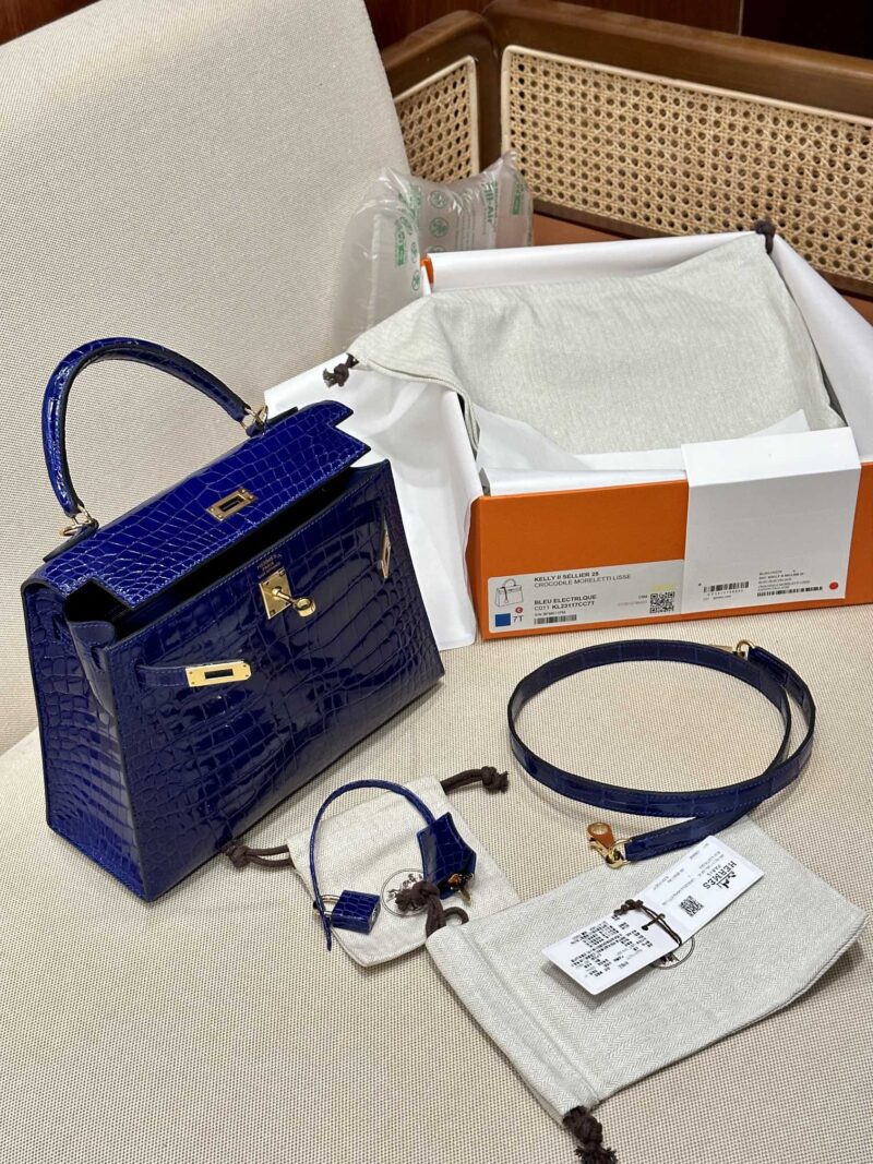 Hermès Kelly 25 Shiny Porosus Blue Electric Gold Hardware - Image 4