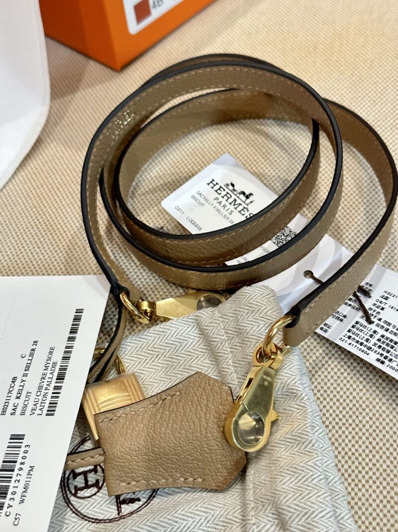 Hermès Kelly 28 Chevre Biscuit Gold Hardware - Image 17