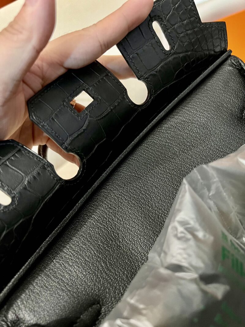 Hermès Birkin 25 Noir Togo, Crocodile Gold Hardware - Image 10