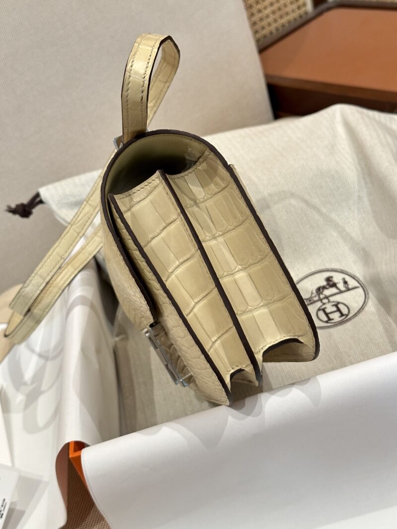 Hermès Constance 19 Vallina Matte Alligator Palladium Hardware
