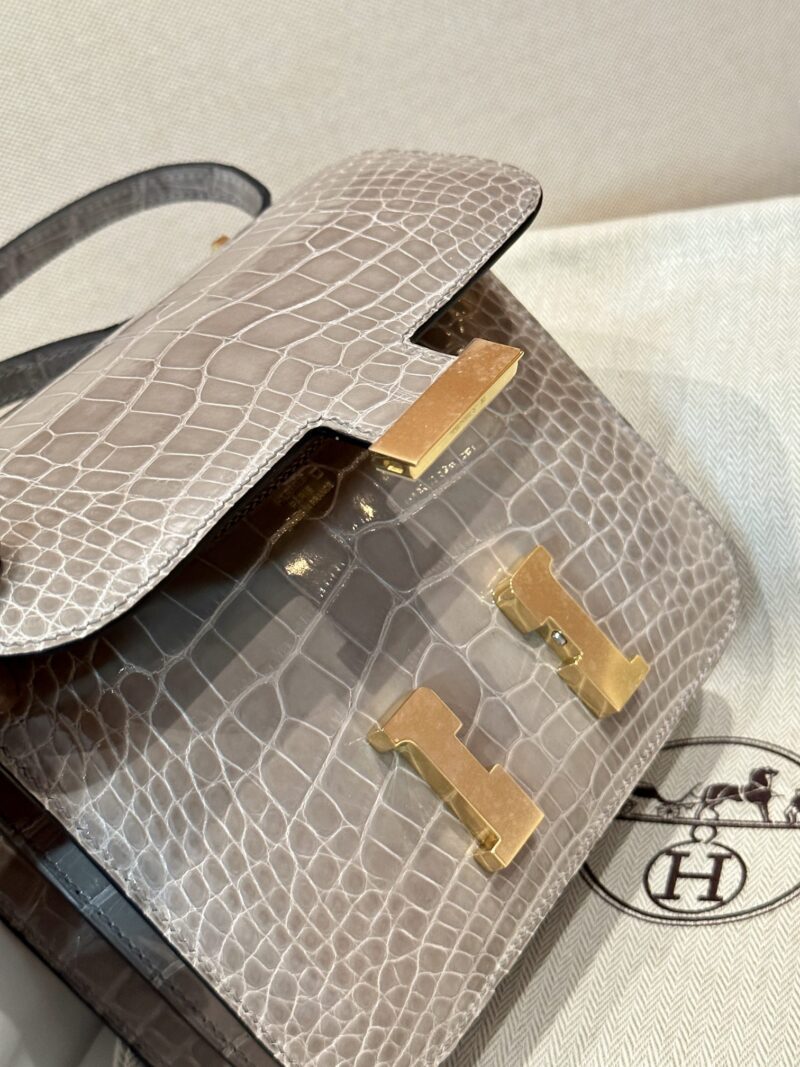 Hermès Constance 19 Gris Tourterelle Shiny Crocodile Gold Hardware - Image 5