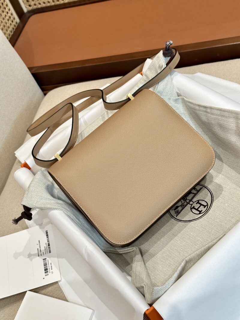 Hermès Constance 19 Chai, Gold Epsom Gold Hardware - Image 2