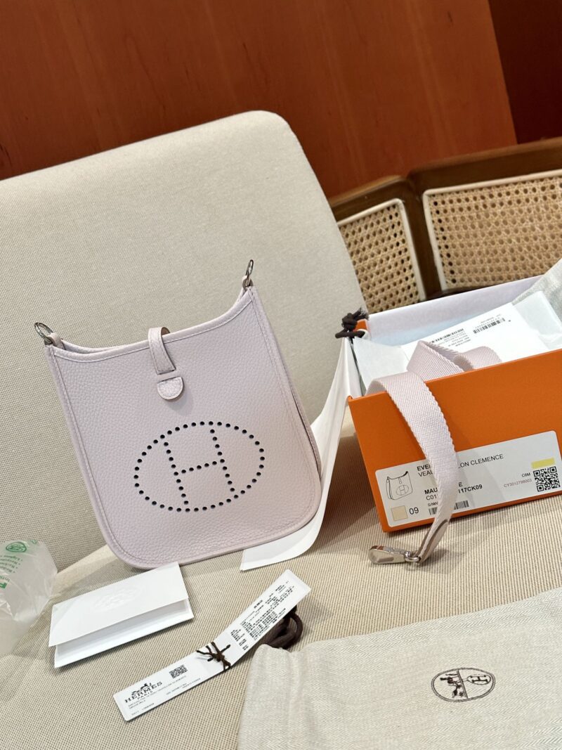 Hermès Mini Evelyne 16 Taurillon Clemence Mauve Pale Silver Hardware - Image 3