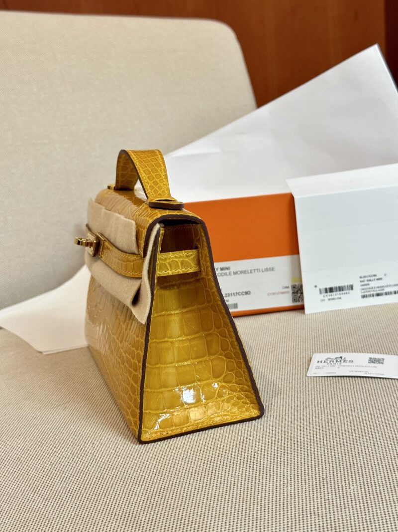 Hermès Kelly Pochette Crocodile Amber Shiny Alligator Gold Hardware