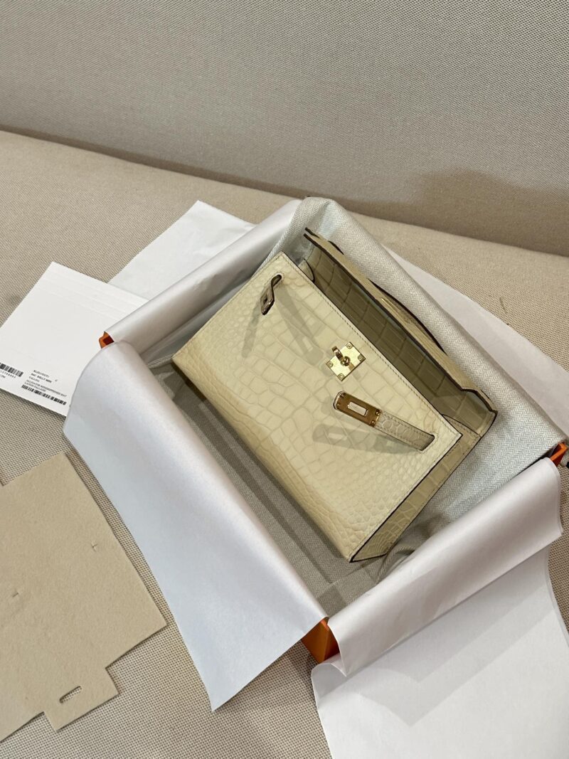 Hermès Kelly Pochette Vallina Matte Crocodile Gold Hardware - Image 5