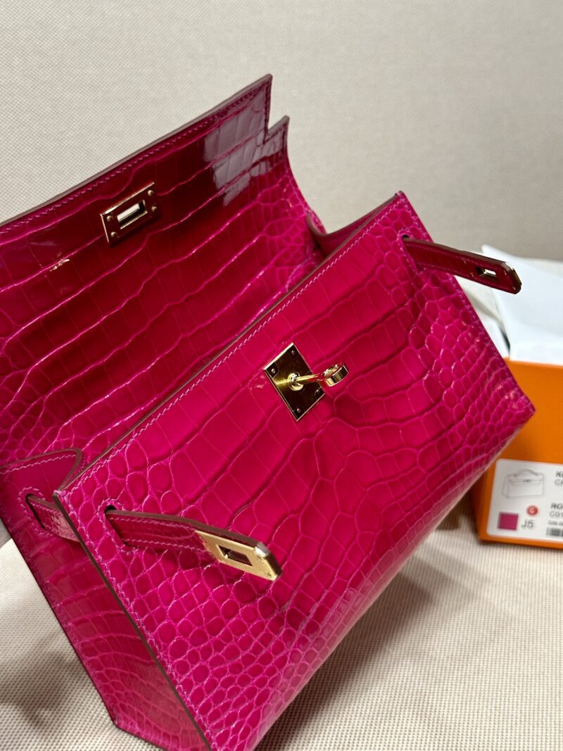Hermès Kelly Pochette Rose Sheherazade Shiny Crocodile Gold Hardware