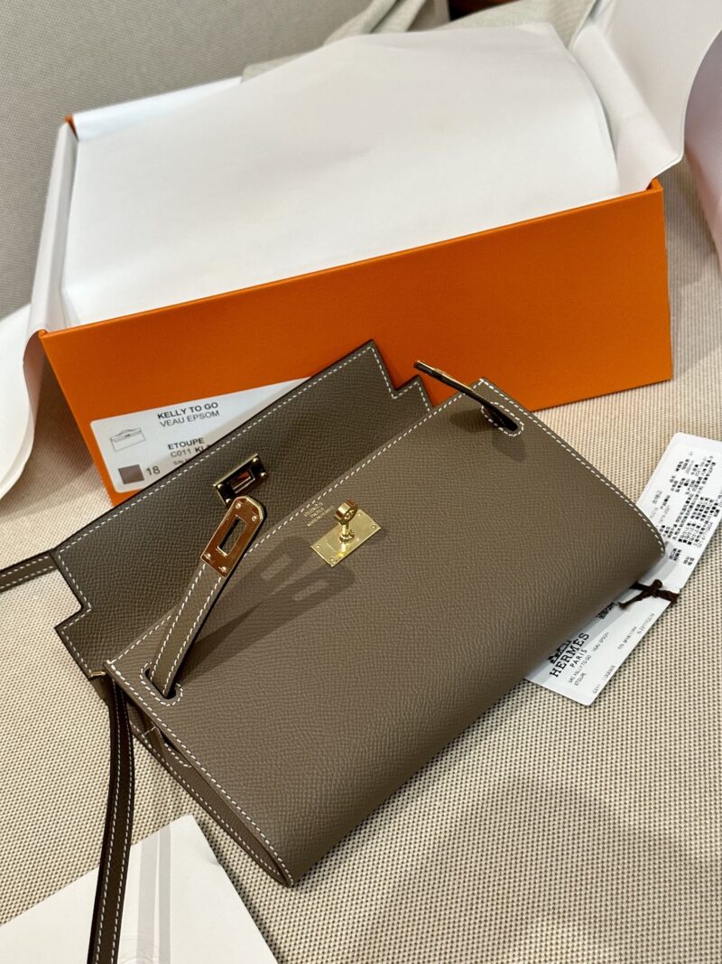 Hermès Kelly To Go Epsom Etoupe Gold Hardware - Image 4