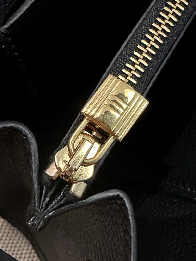 Hermès Kelly To Go Epsom Noir Gold Hardware - Image 8