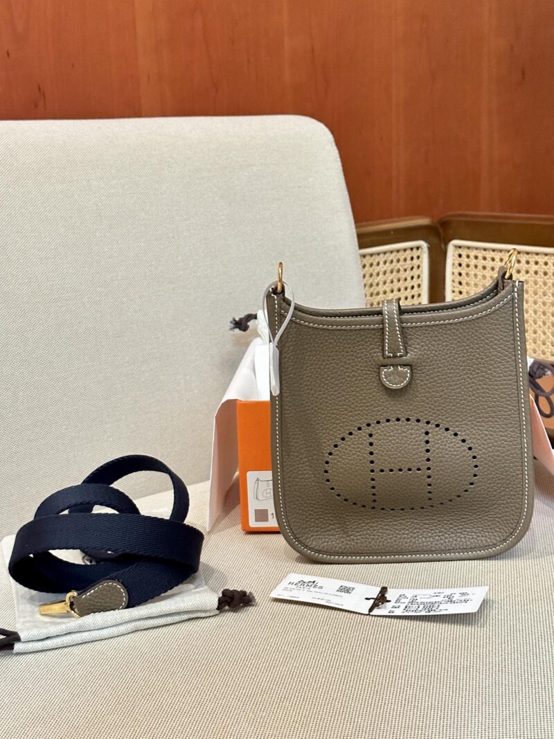 Hermès Mini Evelyne 16 Taurillon Clemence Etoupe Gold Hardware - Image 2