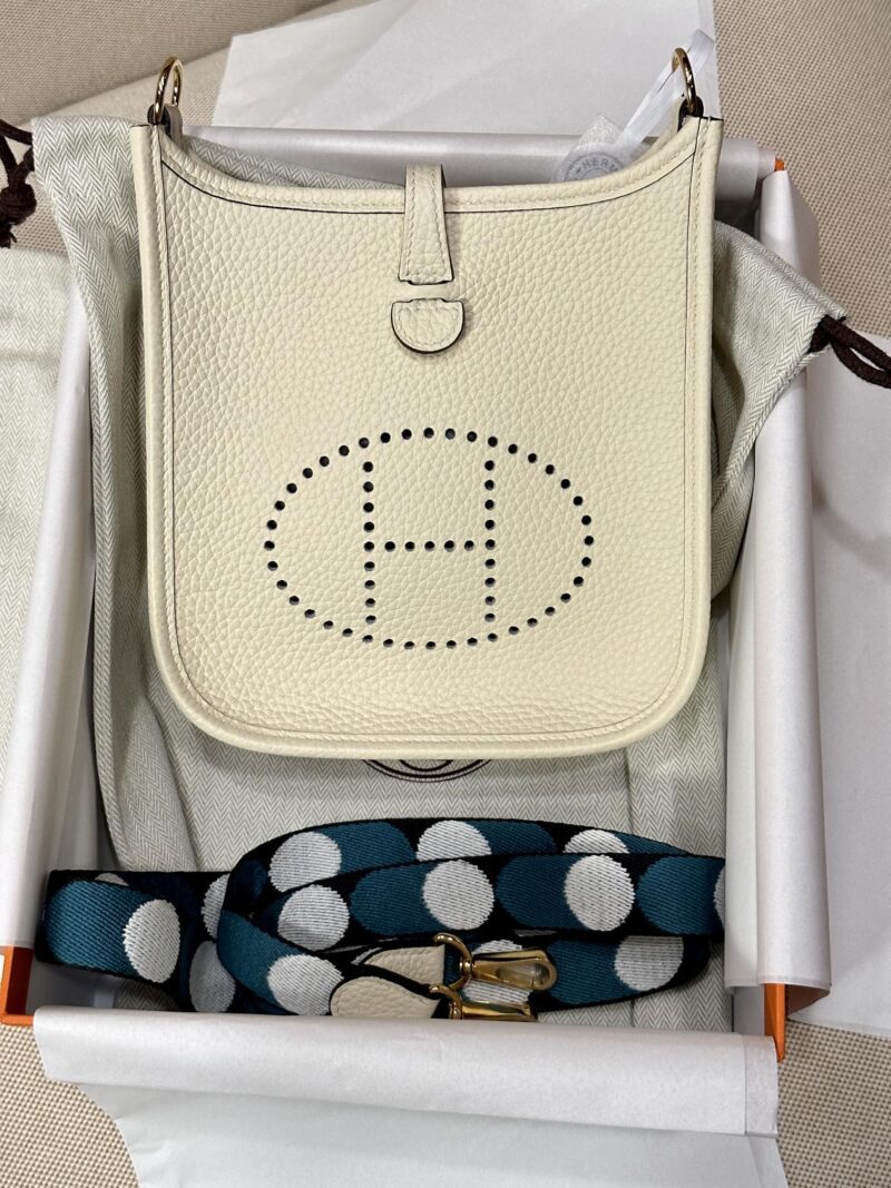 Hermès Mini Evelyne 16 Taurillon Clemence Nata Gold Hardware - Image 2