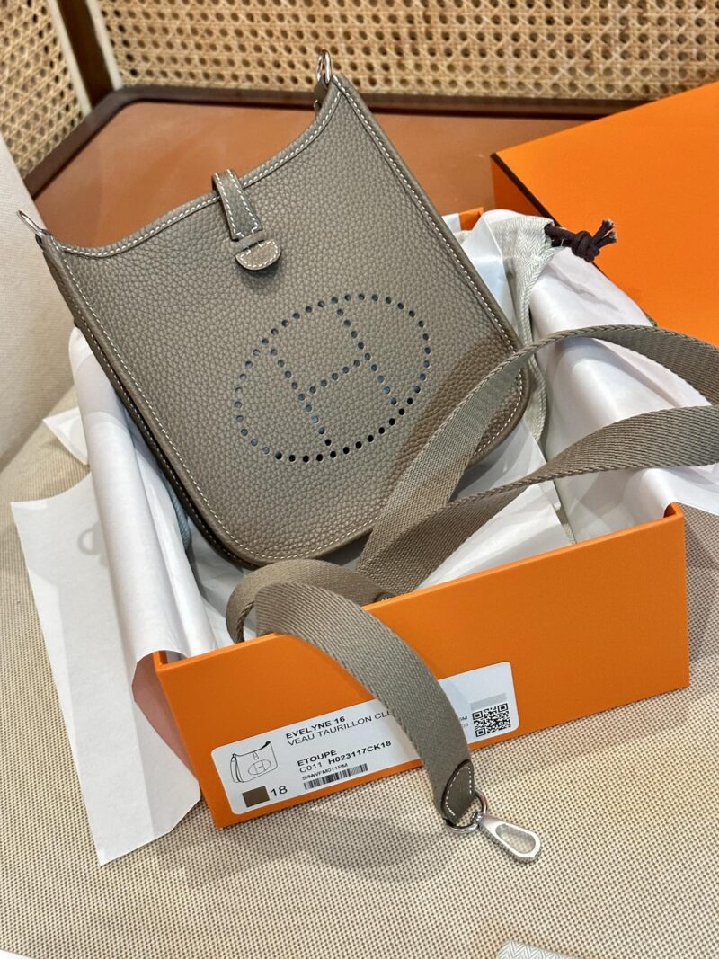 Hermès Mini Evelyne 18 Taurillon Clemence Etoupe Silver Hardware - Image 4